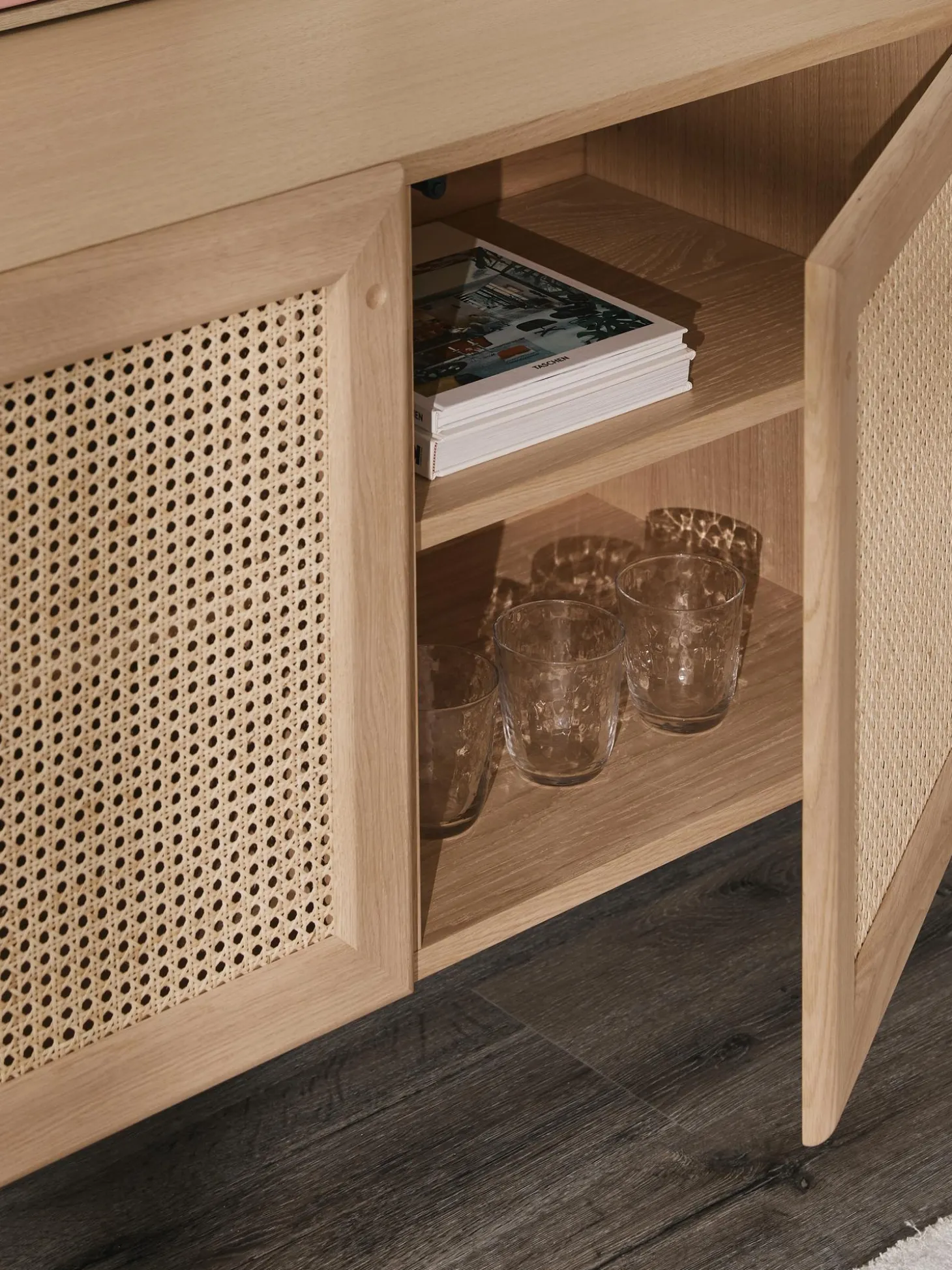 Aparador De Roble Con Tejido Vienes Jolie