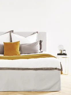 Cama Tapizada Feather, Con Espacio De Almacenamiento