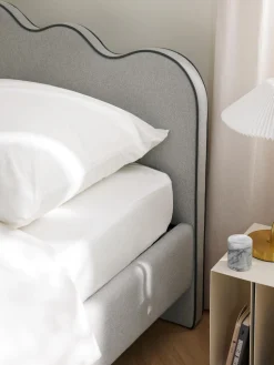 Cama Tapizada Romy, Con Cabecero