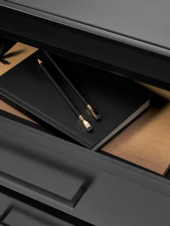 Comoda Cajonera Lyle, Con Tablero De Cristal