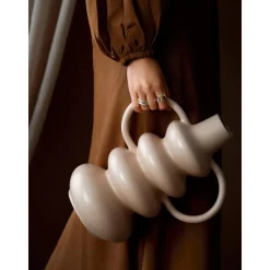 Jarron En Forma Organica De Diseno Luvi