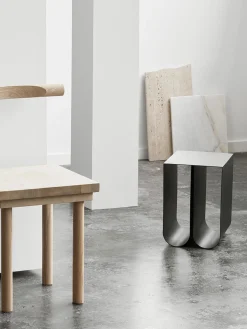 Mesa Auxiliar De Metal Curved