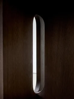 Mesa De Comedor En Roble Oscuro Androgyne, Tamanos Diferentes