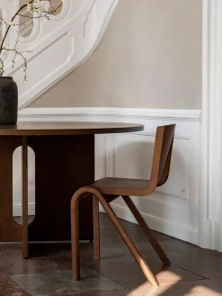 Mesa De Comedor En Roble Oscuro Androgyne, Tamanos Diferentes