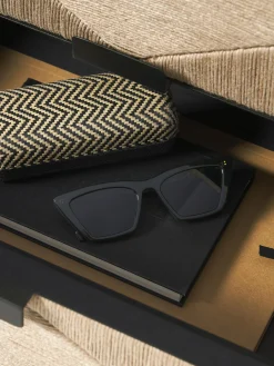 Mesilla De Noche Con Cajones De Madera De Mango Maciza June