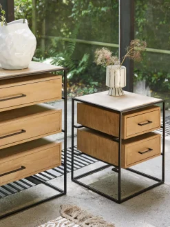 Mesilla De Noche Lyle