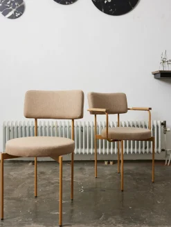 Silla Con Reposabrazos De Metal Sedia