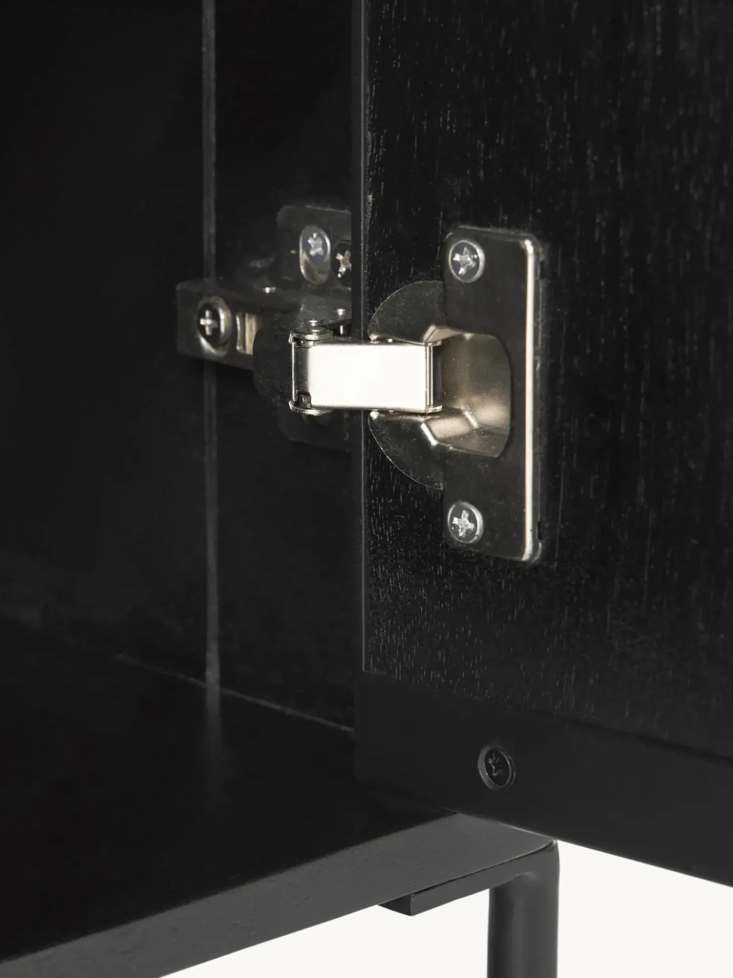 Aparador Con Puertas De Madera De Mango Maciza June