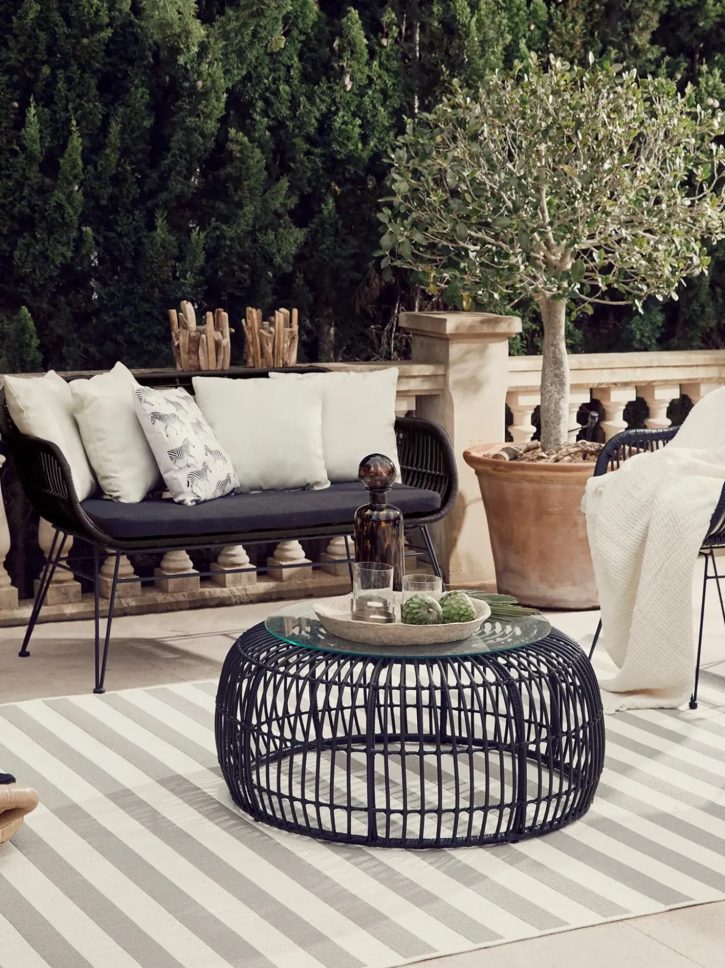 Banco De Poliratan Costa