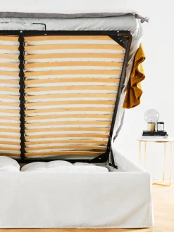 Cama Tapizada Feather, Con Espacio De Almacenamiento
