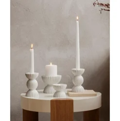 Candelabro De Porcelana Con Relieves Tura