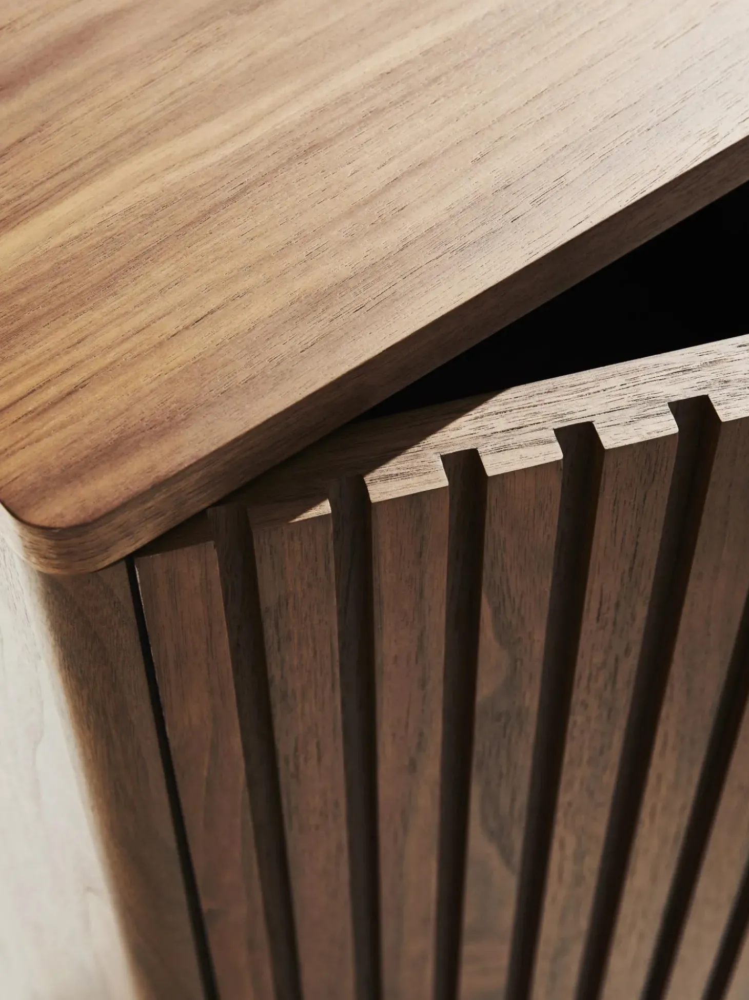 Chiffonnier Con Canale Rue