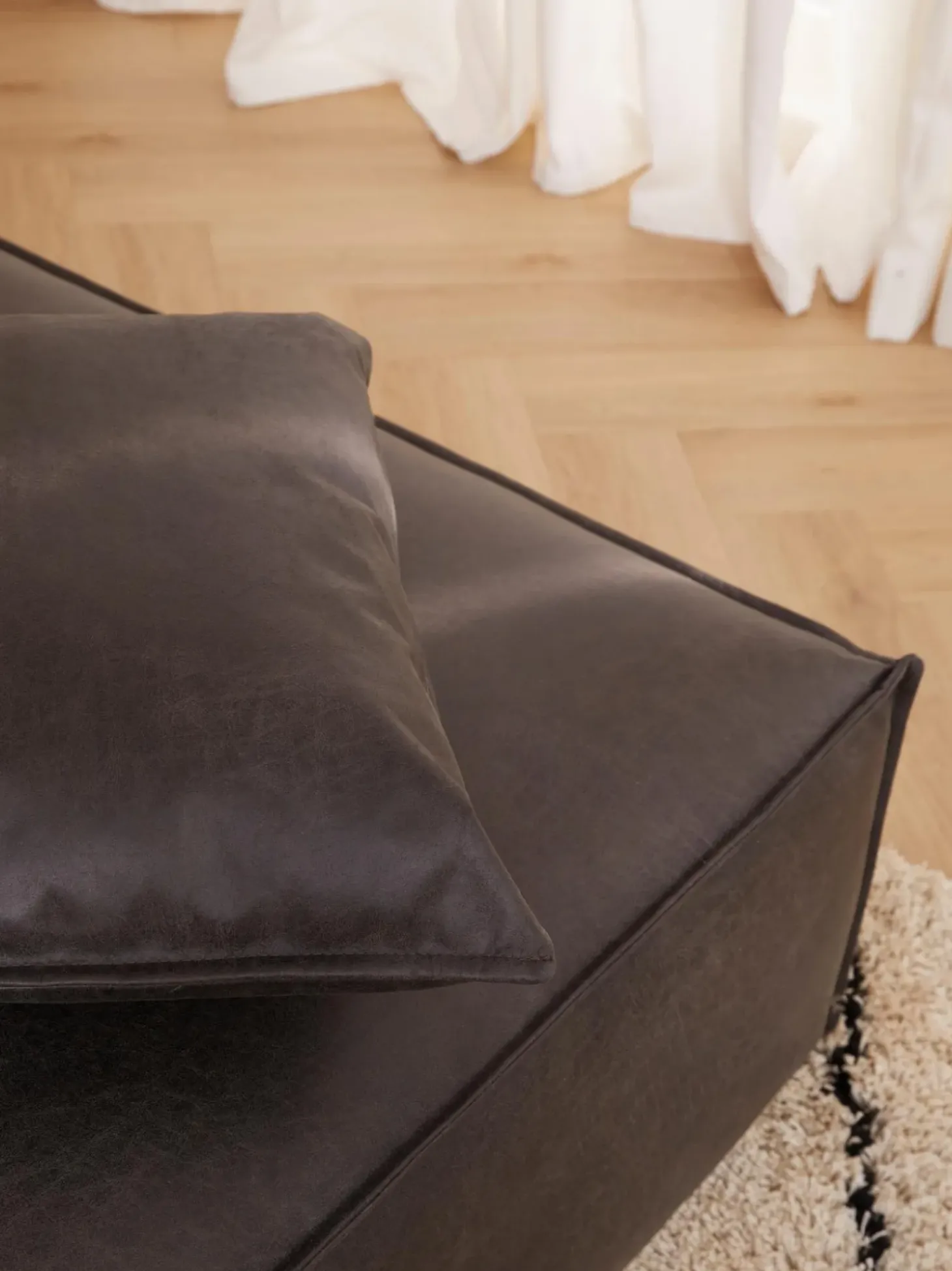 Cojin De Cuero Reciclado Sofa Lennon