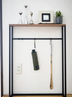 Consola Estrecha De Metal Con Ganchos Tower