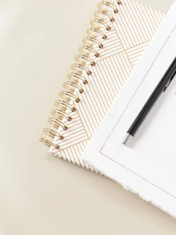 Mesa Auxiliar Con Forma Organica Pietra