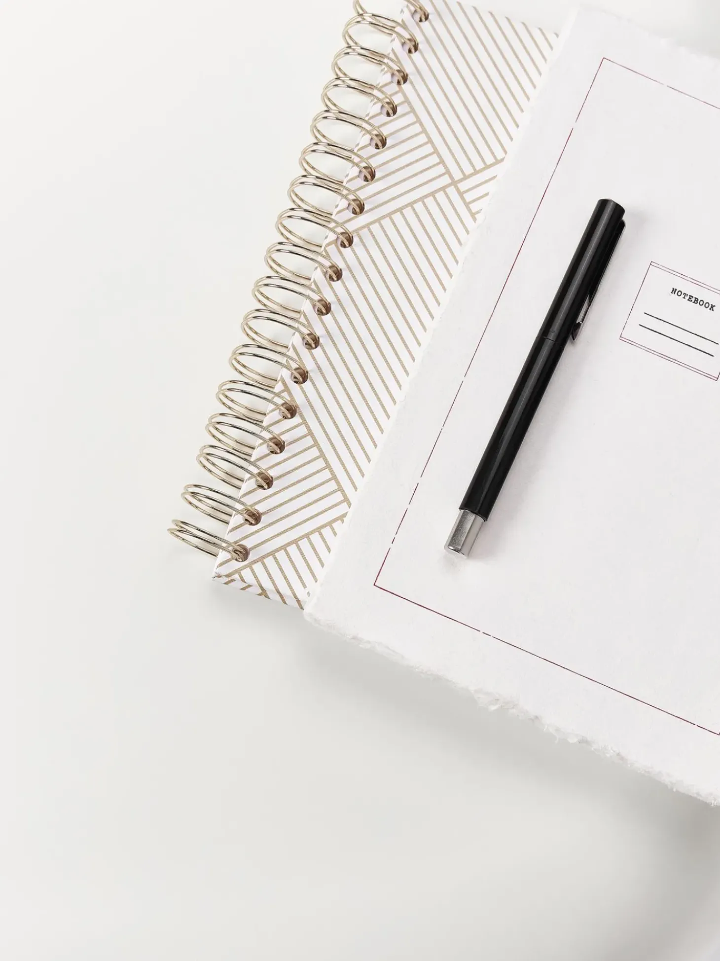 Mesa Auxiliar Con Forma Organica Pietra