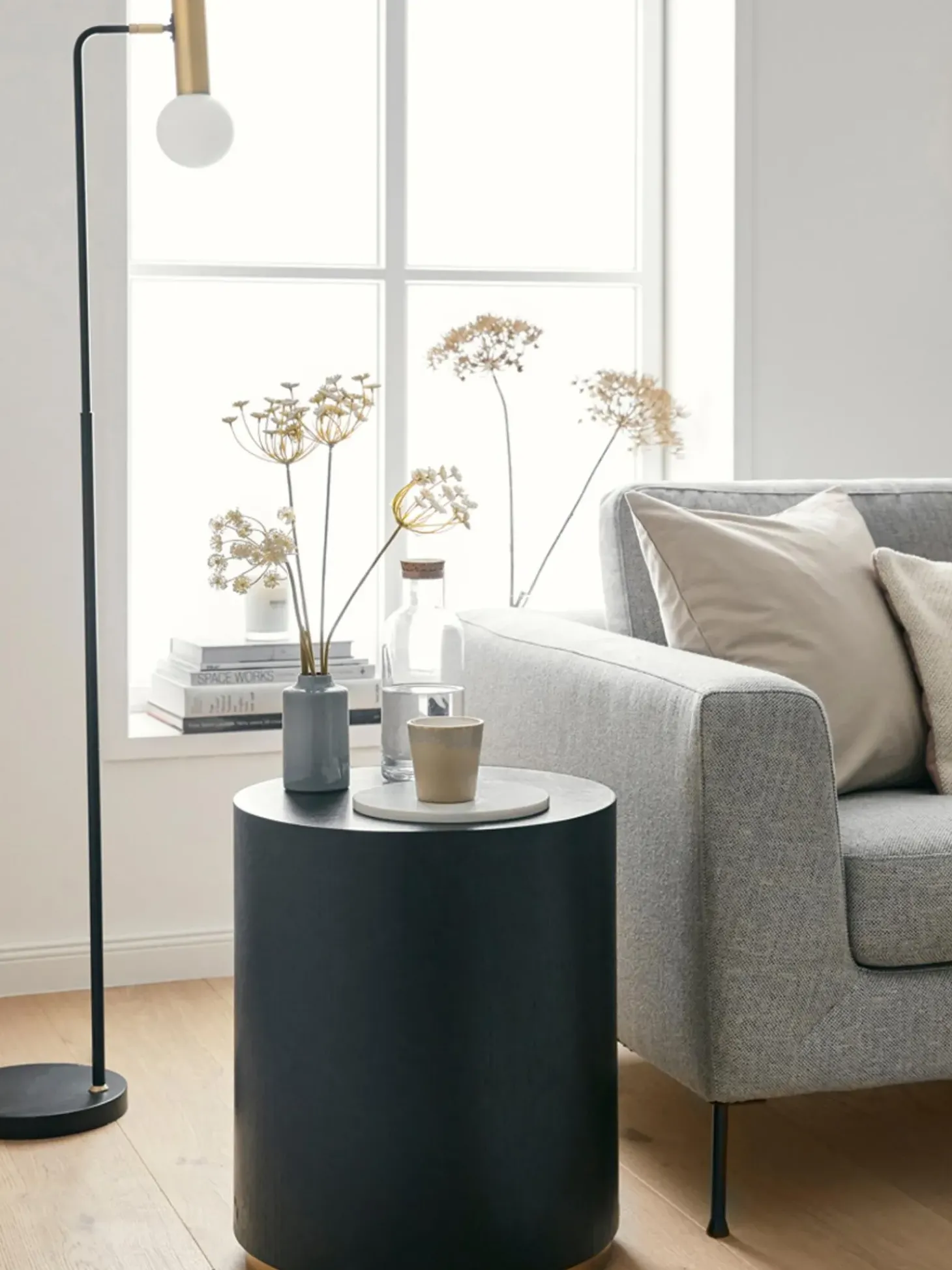 Mesa Auxiliar Redonda Clarice