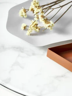 Mesa De Centro Antigua, Tablero De Vidrio En Aspecto Marmol