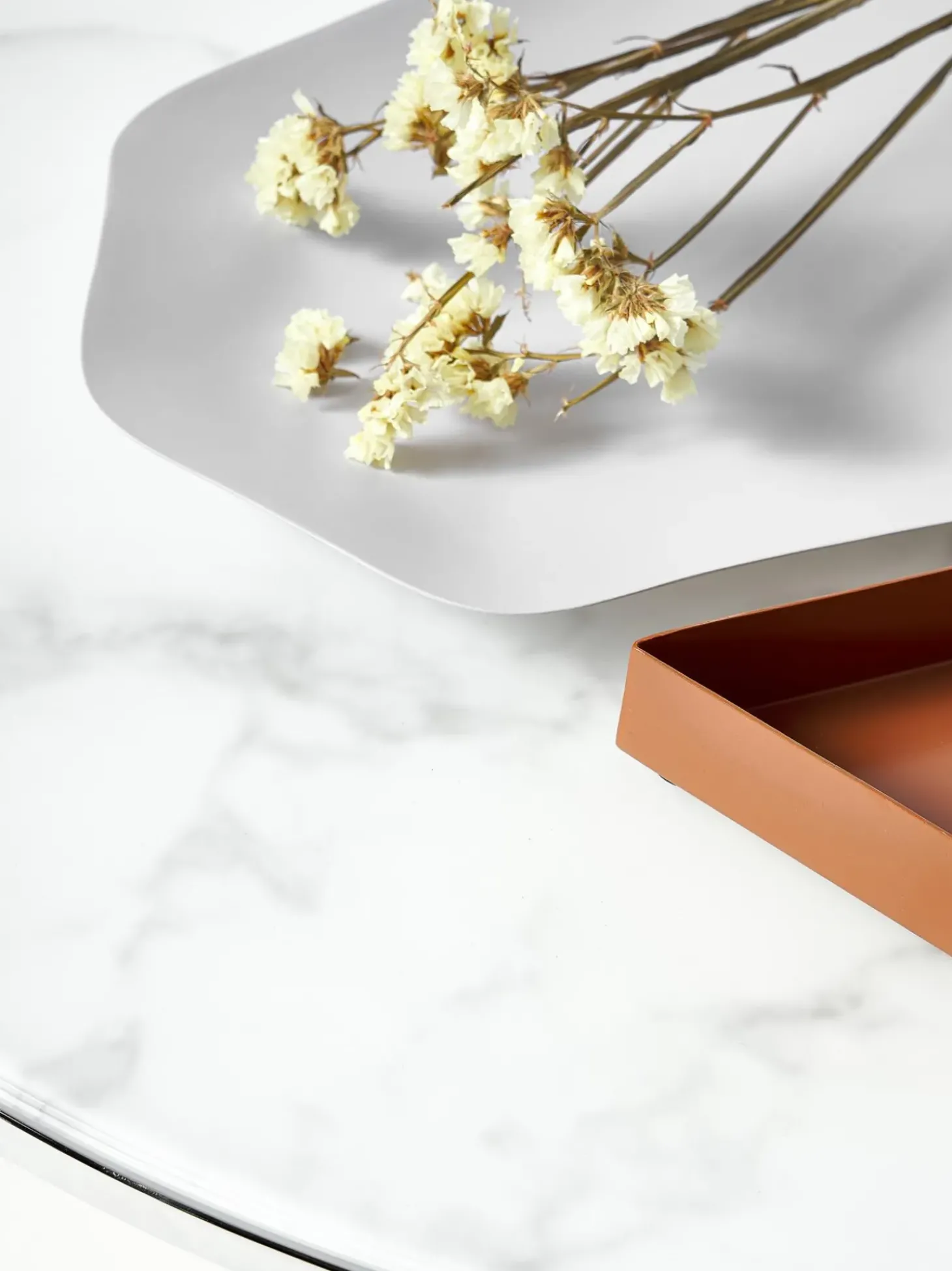 Mesa De Centro Antigua, Tablero De Vidrio En Aspecto Marmol