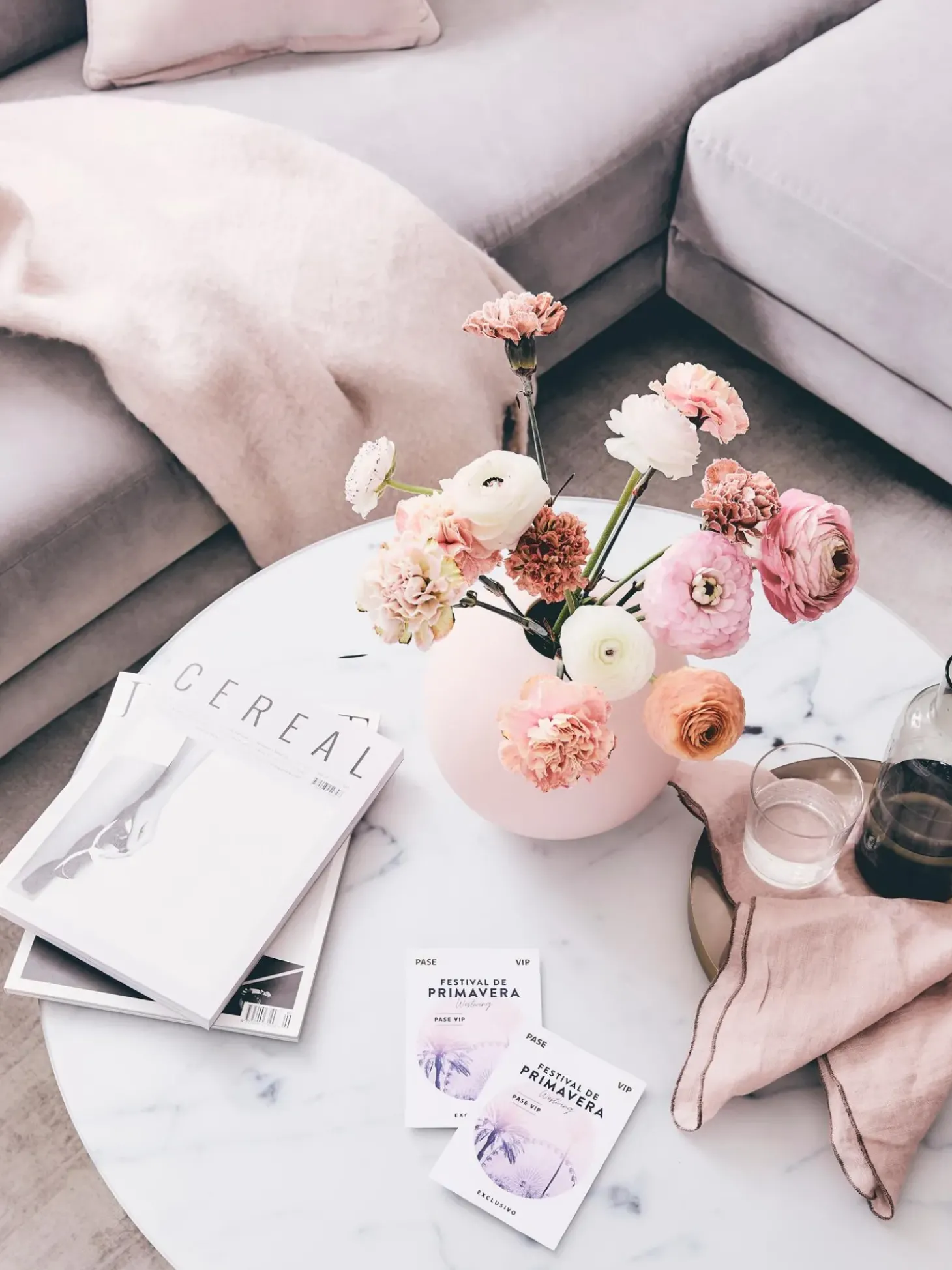 Mesa De Centro Antigua, Tablero De Vidrio En Aspecto Marmol