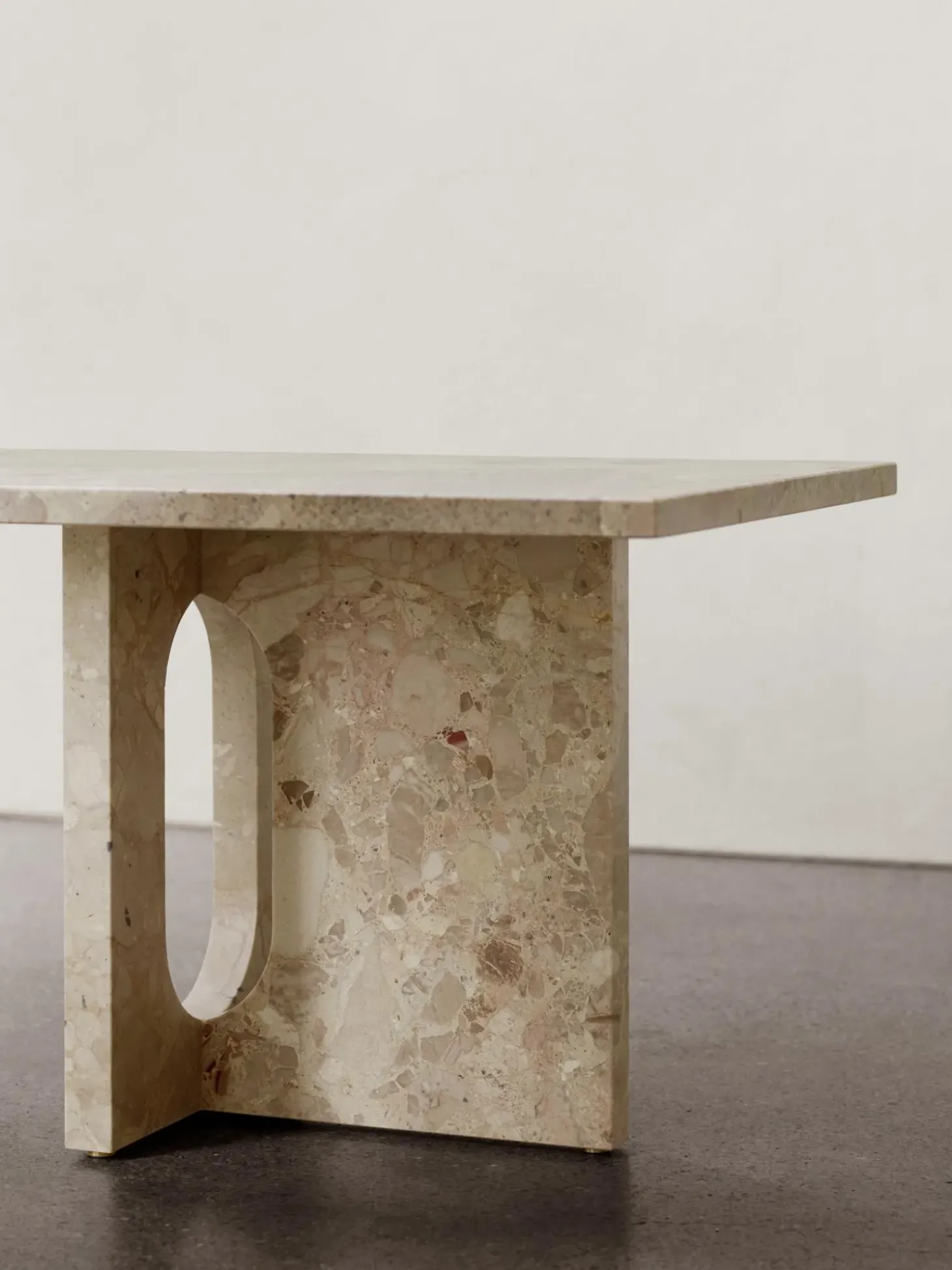 Mesa De Centro De Piedra Arenisca Androgyne