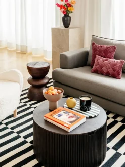 Mesa De Centro Redonda De Madera Nele, Con Espacio De Almacenamiento