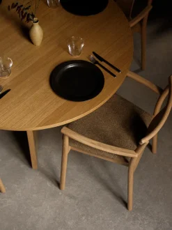 Mesa De Comedor Redonda En Roble Androgyne, Tamanos Diferentes