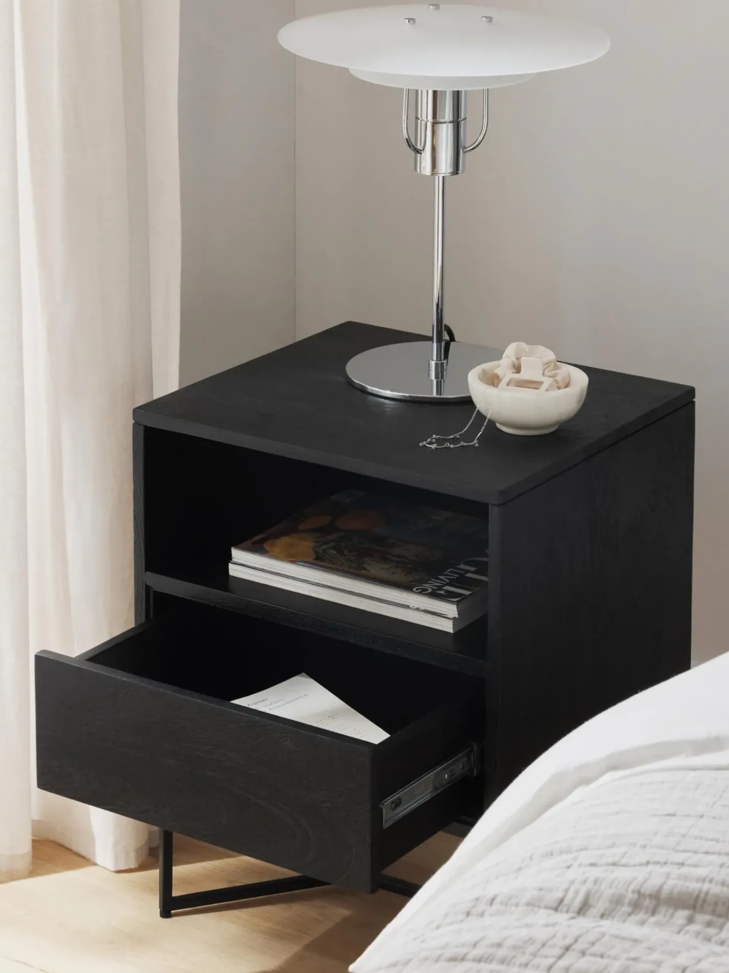 Mesilla De Noche De Madera De Mango Maciza Luca, Con Cajon