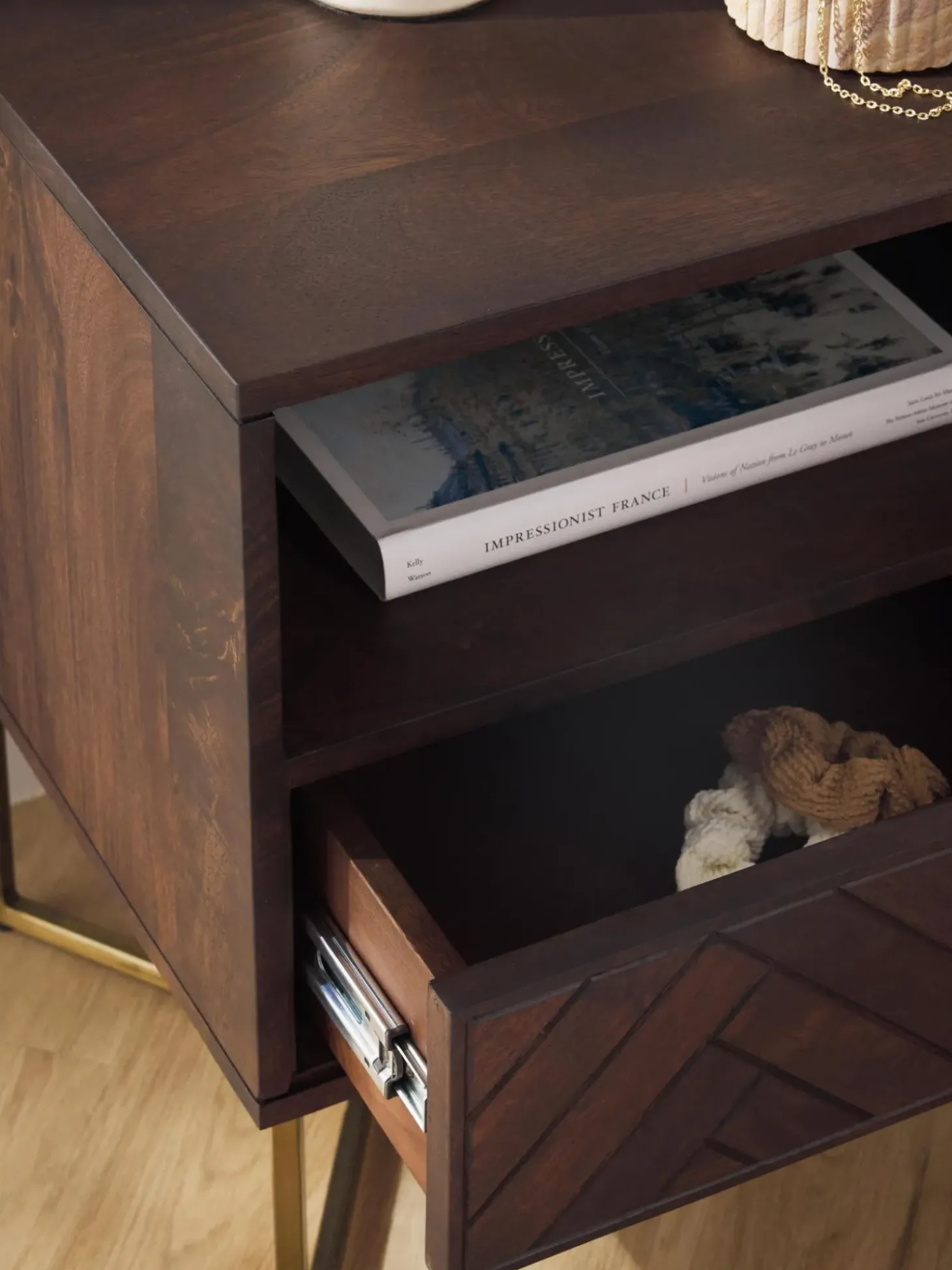 Mesilla De Noche De Madera De Mango Maciza Luca, Con Cajon