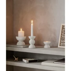 Portavelas De Porcelana Con Relieves Tura