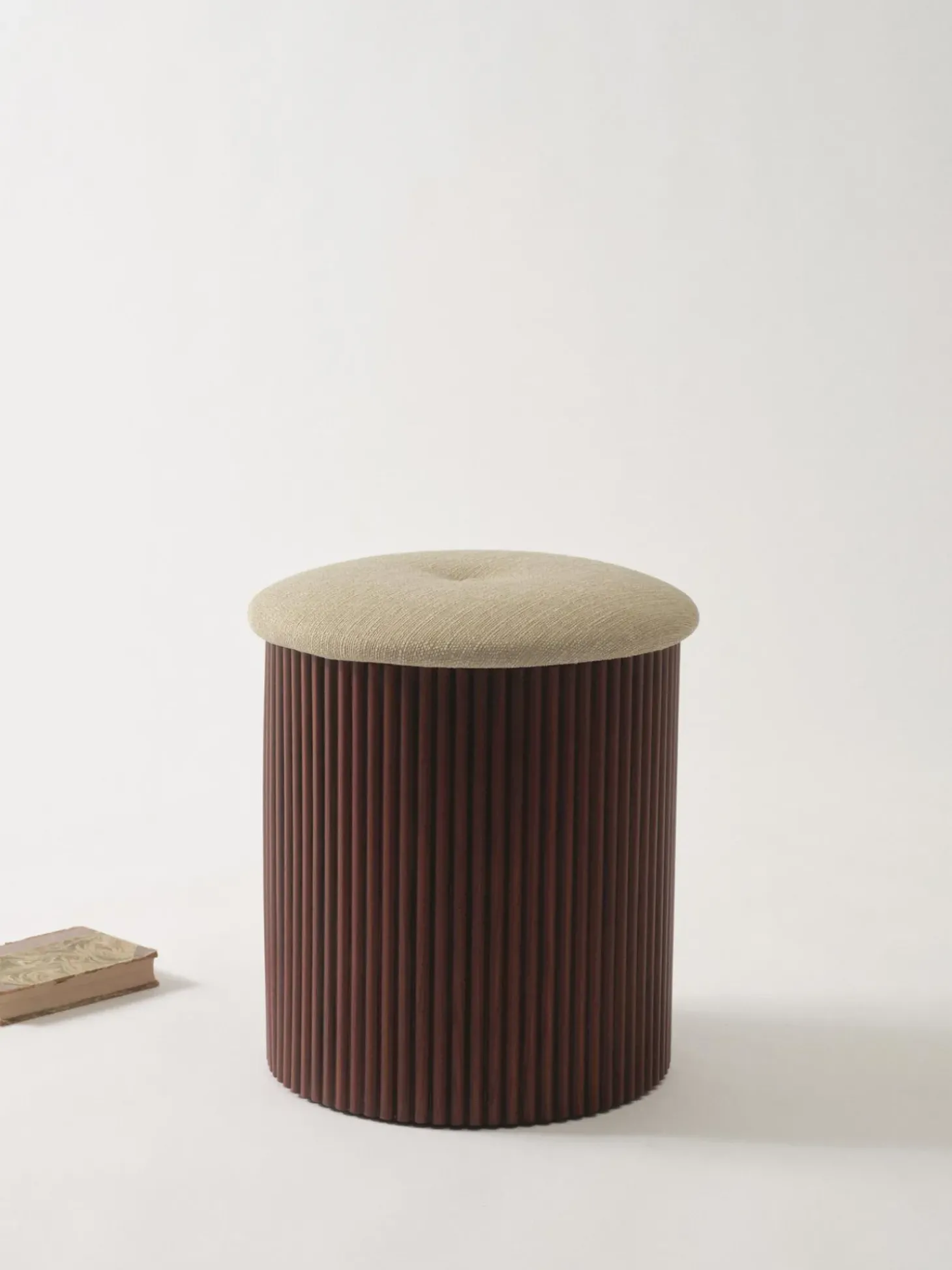 Puf De Madera Darwin, Con Espacio De Almacenamiento