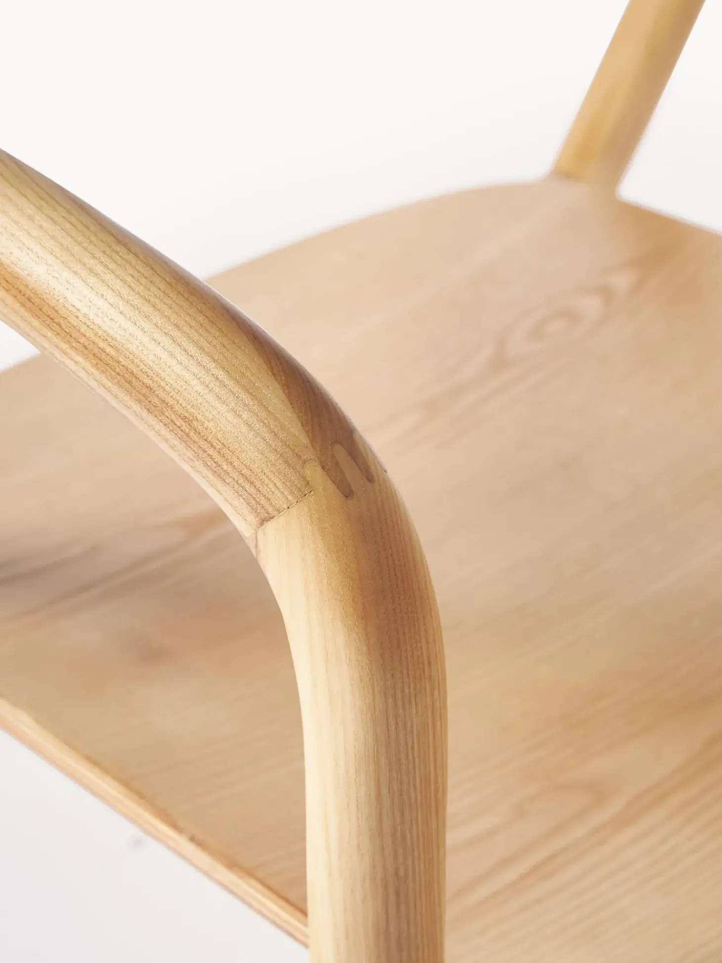 Silla Con Reposabrazos De Madera Angelina