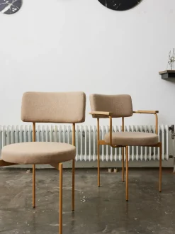 Silla Con Reposabrazos De Metal Sedia