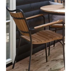 Silla Con Reposabrazos De Madera Para Exterior Hard & Ellen