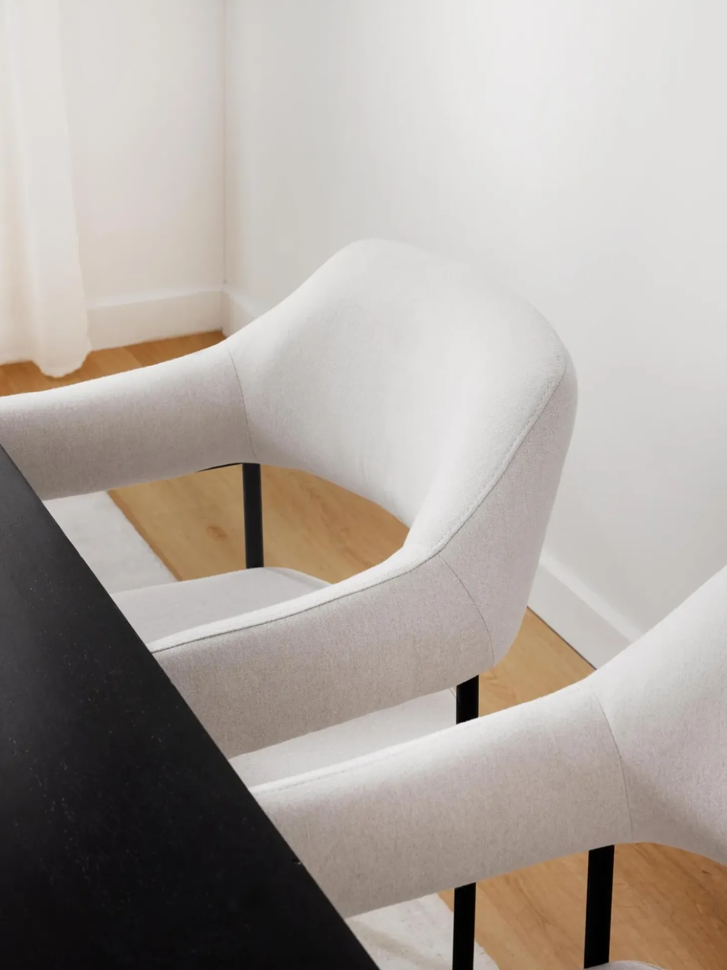 Silla Con Reposabrazos Tapizada Zoe