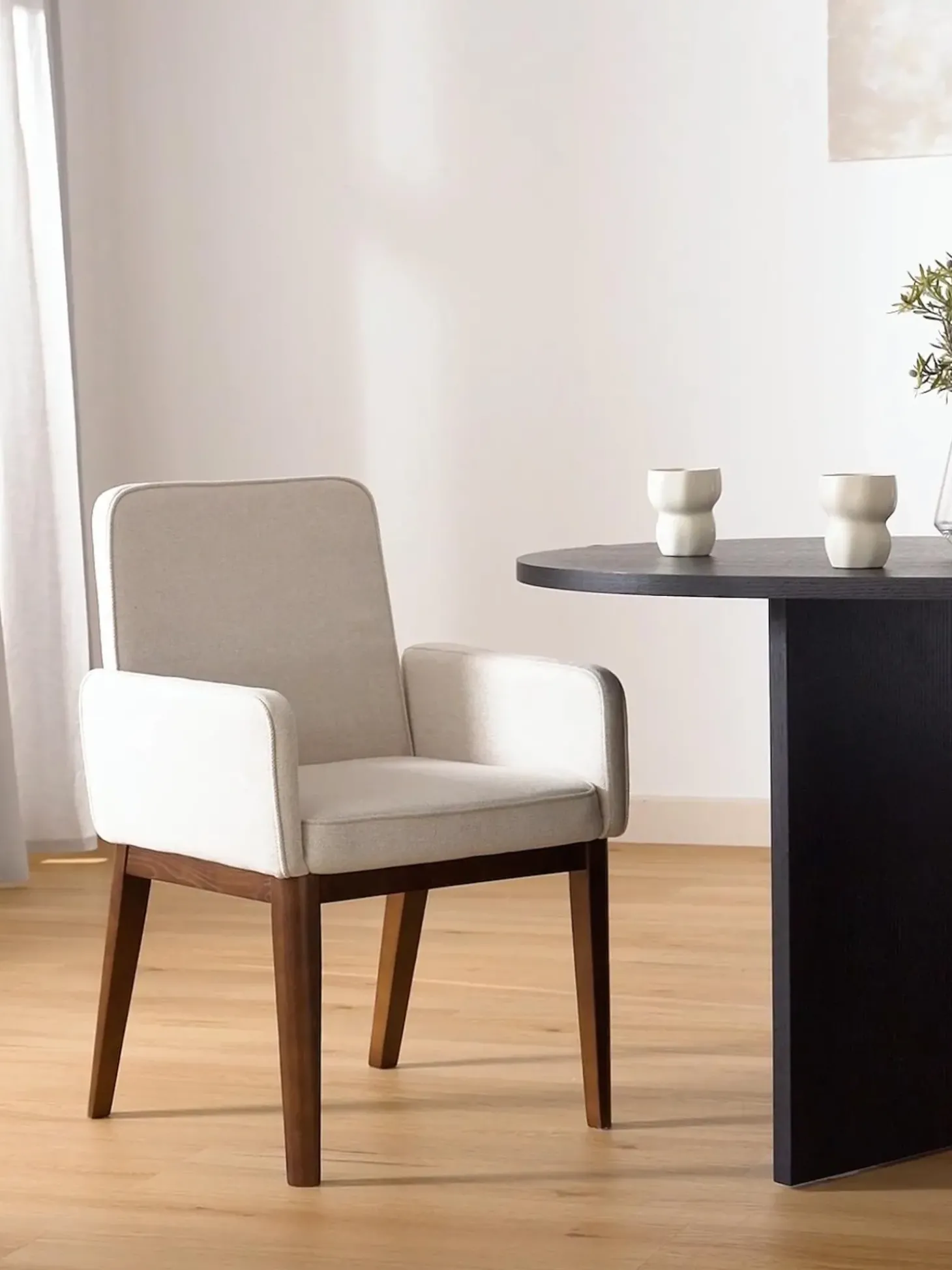 Silla Con Reposabrazos Tapizada Koga