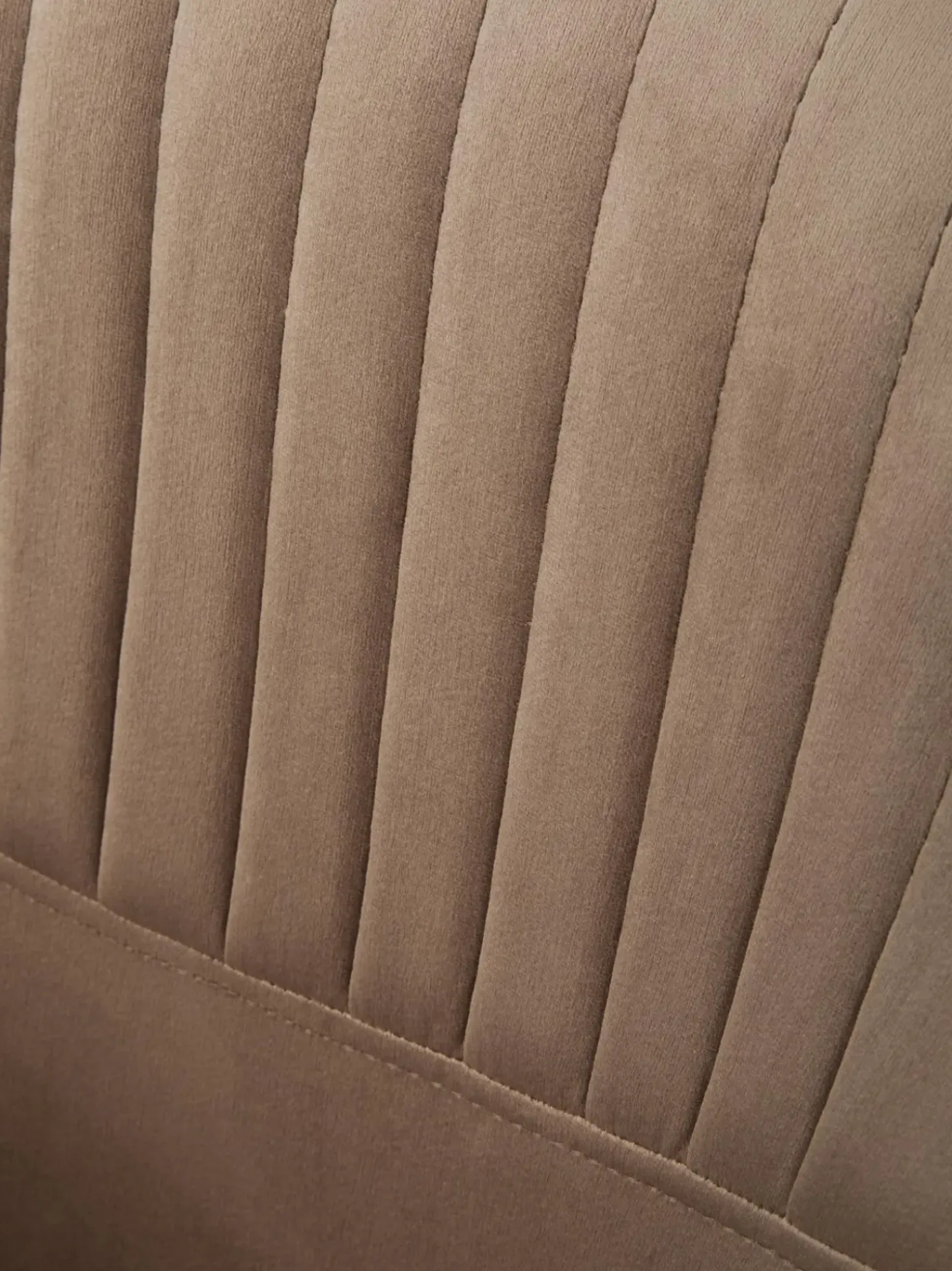 Silla Giratoria Con Reposabrazos De Terciopelo Lola